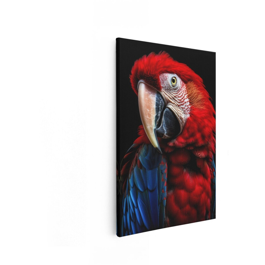 Artaza Canvas Schilderij Close-Up Portret van een Levendige Rode en Blauwe Ara met een Zwarte Achtergrond - 80x120 cm - Groot - Wanddecoratie Woonkamer - Schilderijen - Muurdecoratie afbeelding 1