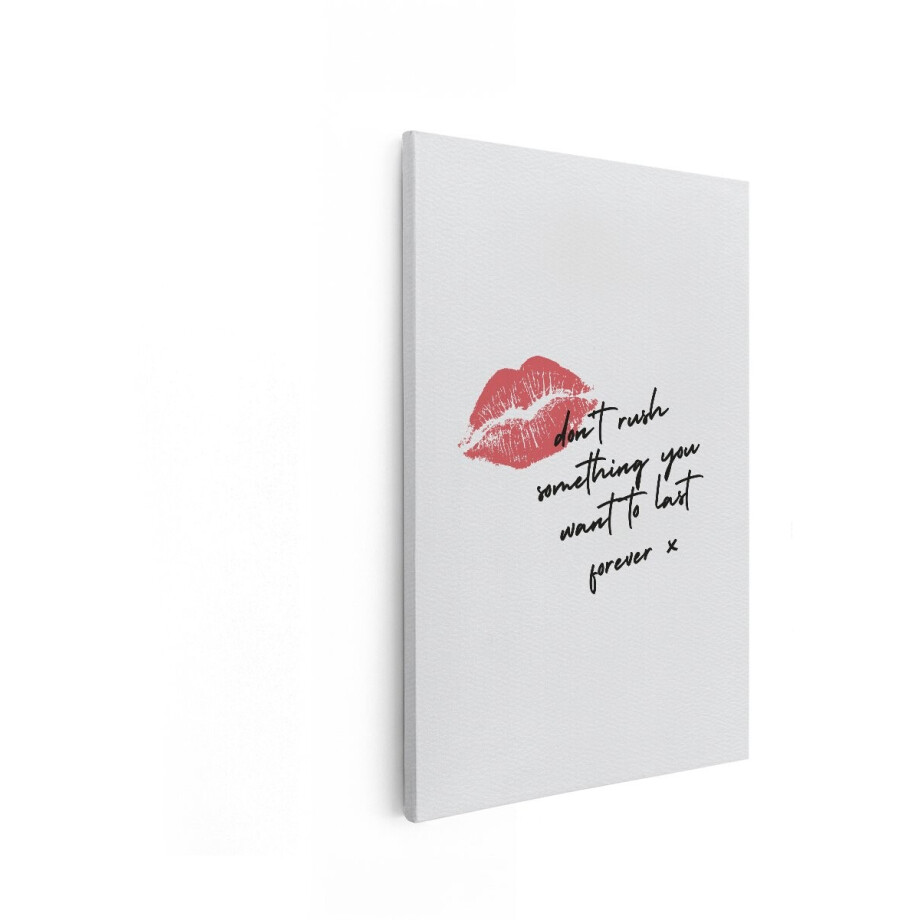 Artaza Canvas Schilderij Rode Lippenafdruk met Inspirerende Tekst over Geduld en Liefde - 20x30 cm - Klein - Wanddecoratie Woonkamer - Schilderijen - Muurdecoratie afbeelding 1