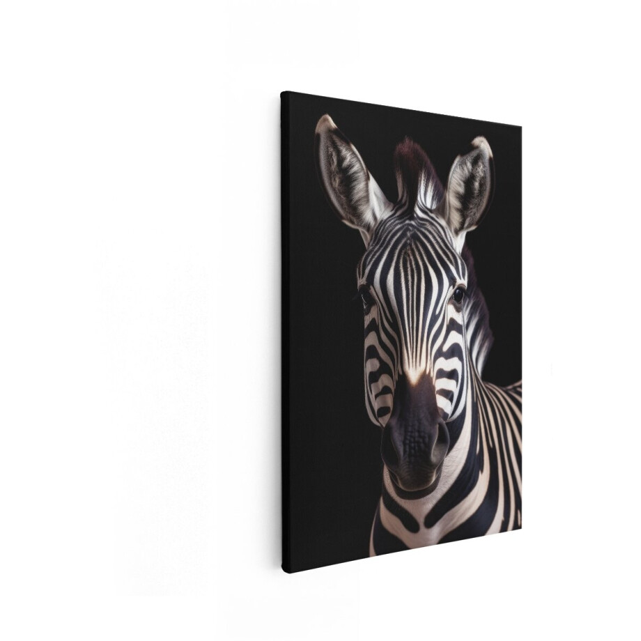 Artaza Canvas Schilderij Portret van een Zebra met Kenmerkende Strepen tegen een Zwarte Achtergrond - 20x30 cm - Klein - Wanddecoratie Woonkamer - Schilderijen - Muurdecoratie afbeelding 1