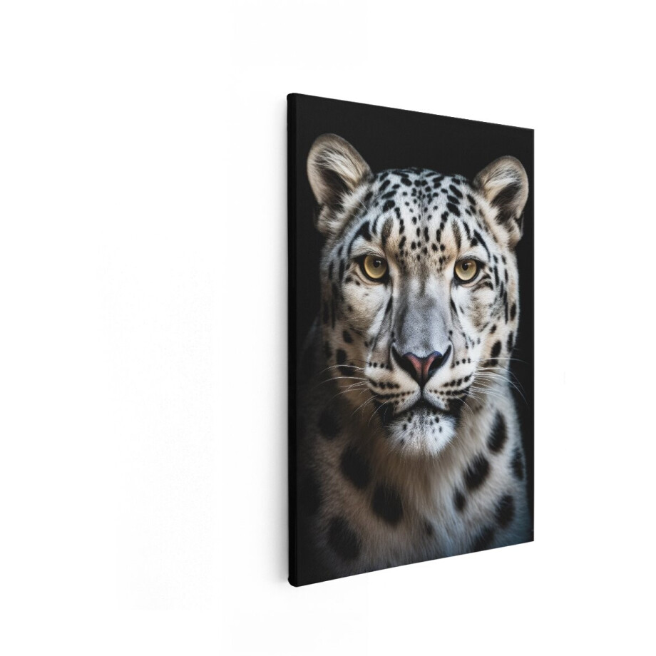 Artaza Canvas Schilderij Close-Up Portret van een Sneeuwluipaard met Gele Ogen en Zwarte Vlekken - 60x90 cm - Wanddecoratie Woonkamer - Schilderijen - Muurdecoratie afbeelding 1