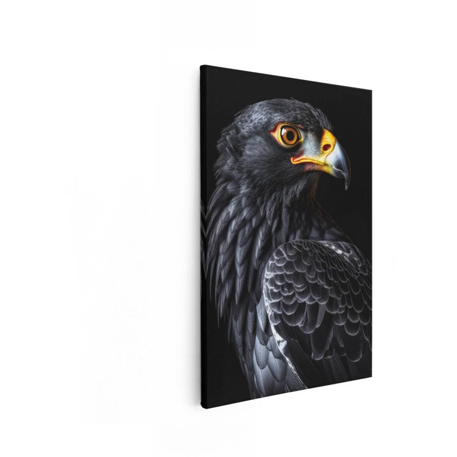 Artaza Canvas Schilderij Close-Up Portret van een Zwarte Arend met Scherpe Gele Ogen en een Zwarte Achtergrond - 80x120 cm - Groot - Wanddecoratie Woonkamer - Schilderijen - Muurdecoratie afbeelding 1