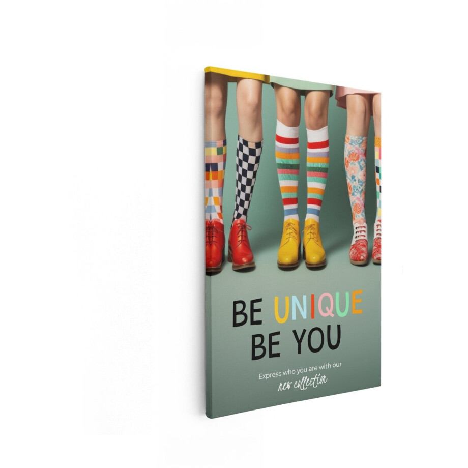 Artaza Canvas Schilderij Vrolijke Sokken en Schoenen Die Individualiteit en Zelfexpressie Vieren - 40x60 cm - Wanddecoratie Woonkamer - Schilderijen - Muurdecoratie afbeelding 1