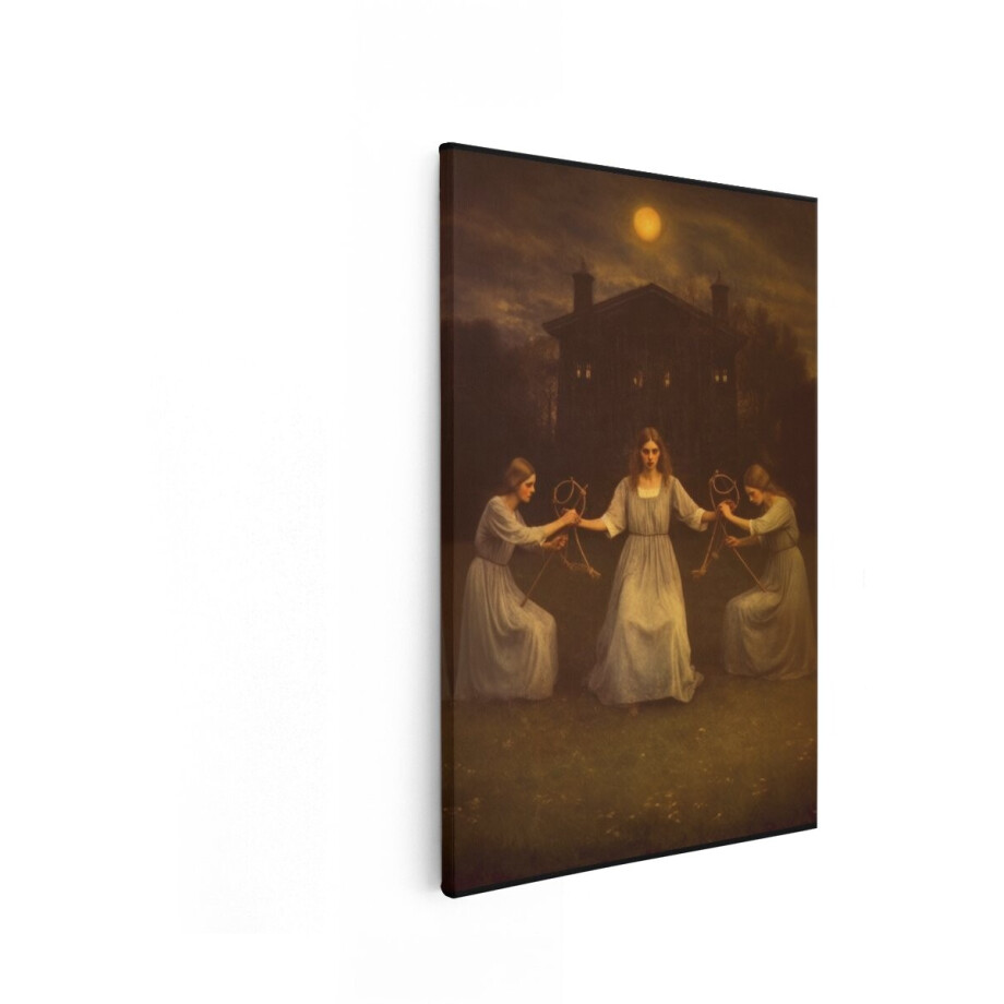 Artaza Canvas Schilderij Drie Vrouwen in Lange Jurken Voeren een Ritueel Uit onder de Volle Maan bij een Huis - 80x120 cm - Groot - Wanddecoratie Woonkamer - Schilderijen - Muurdecoratie afbeelding 1