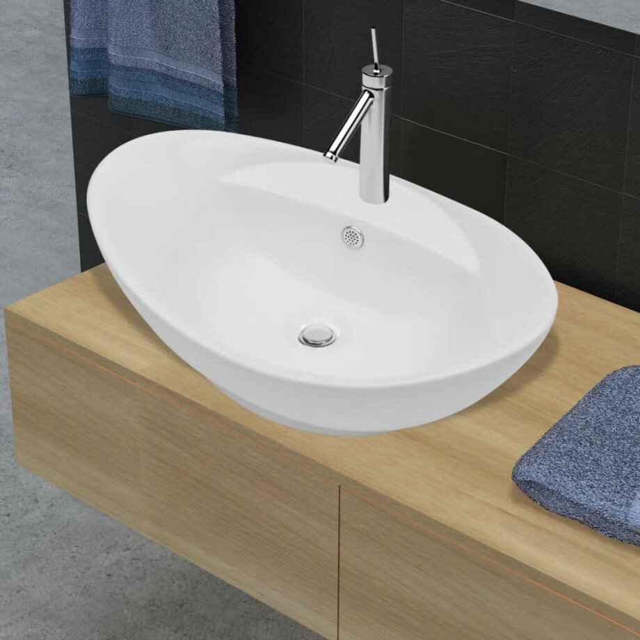 vidaXL Luxe wastafel met overloop en kraangat ovaal keramiek afbeelding 1