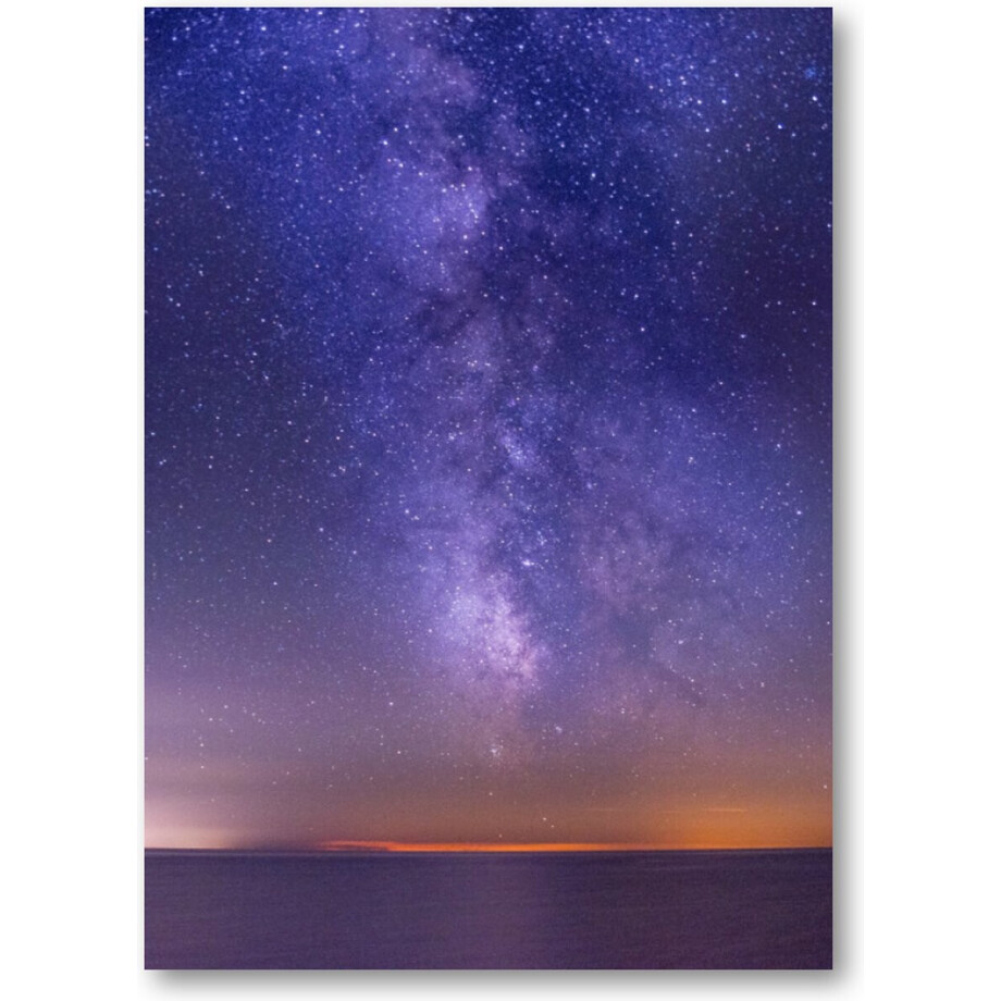 Adembenemende foto van de zee onder een donker paarse sterrenhemel - 50x70 Dibond voor Binnen én Buiten - Besteposter - Sterren Adembenemende foto van de zee onder een donker paarse sterrenhemel - 50x70 Dibond voor Binnen én Buiten - Besteposter - Sterren afbeelding 1