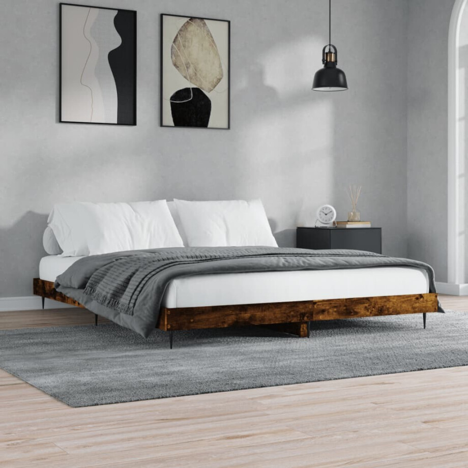 vidaXL Bedframe zonder matras 200x200 cm spaanplaat gerookt eiken afbeelding 1