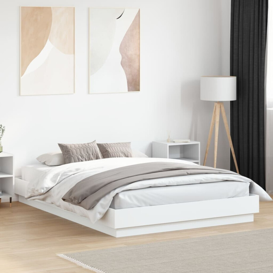 vidaXL Bedframe bewerkt hout wit 140x200 cm vidaXL Bedframe bewerkt hout wit 140x200 cm afbeelding 1