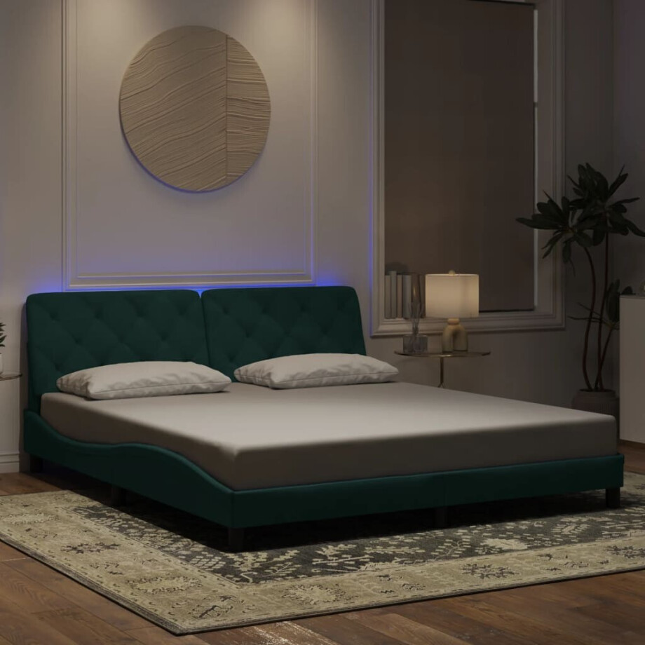 vidaXL Bedframe met LED zonder matras fluweel donkergroen 180x200 cm vidaXL Bedframe met LED zonder matras fluweel donkergroen 180x200 cm afbeelding 1