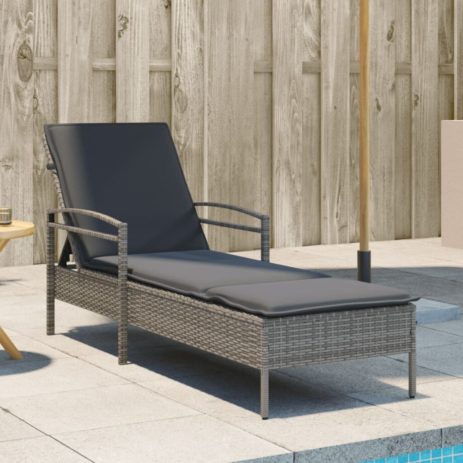 vidaXL Ligbed met kussen 63x200x81 cm poly rattan grijs vidaXL Ligbed met kussen 63x200x81 cm poly rattan grijs afbeelding 1