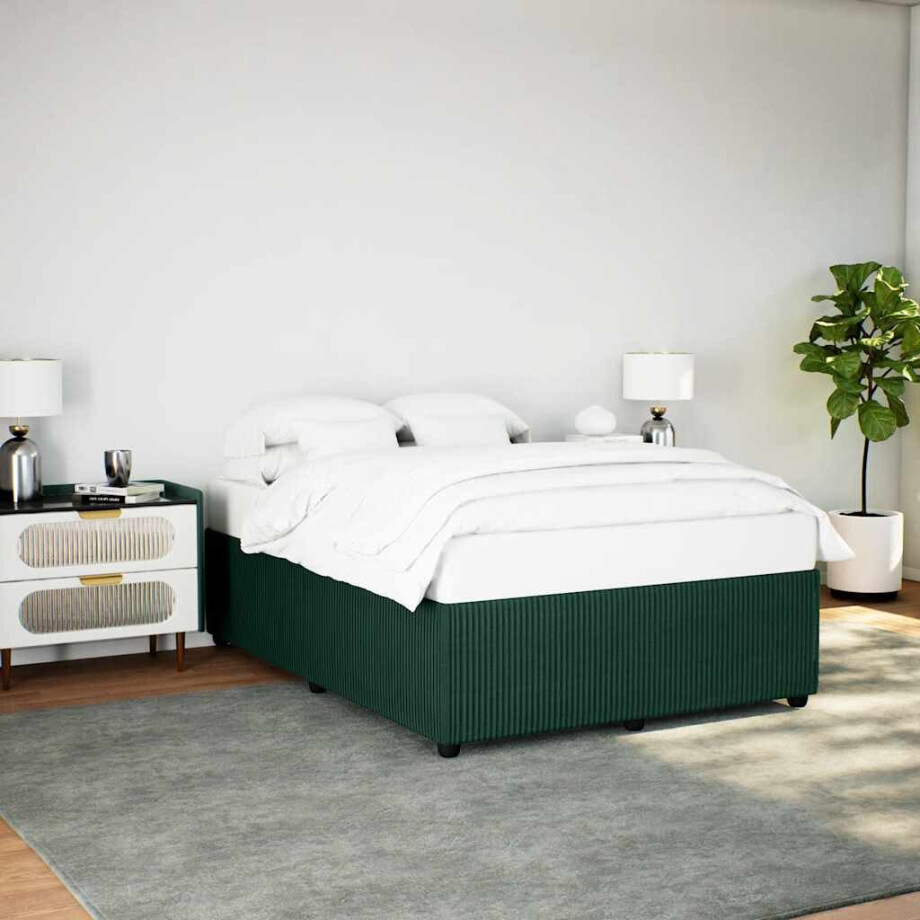 vidaXL Bedframe zonder matras 140x190 cm fluweel donkergroen vidaXL Bedframe zonder matras 140x190 cm fluweel donkergroen afbeelding 1