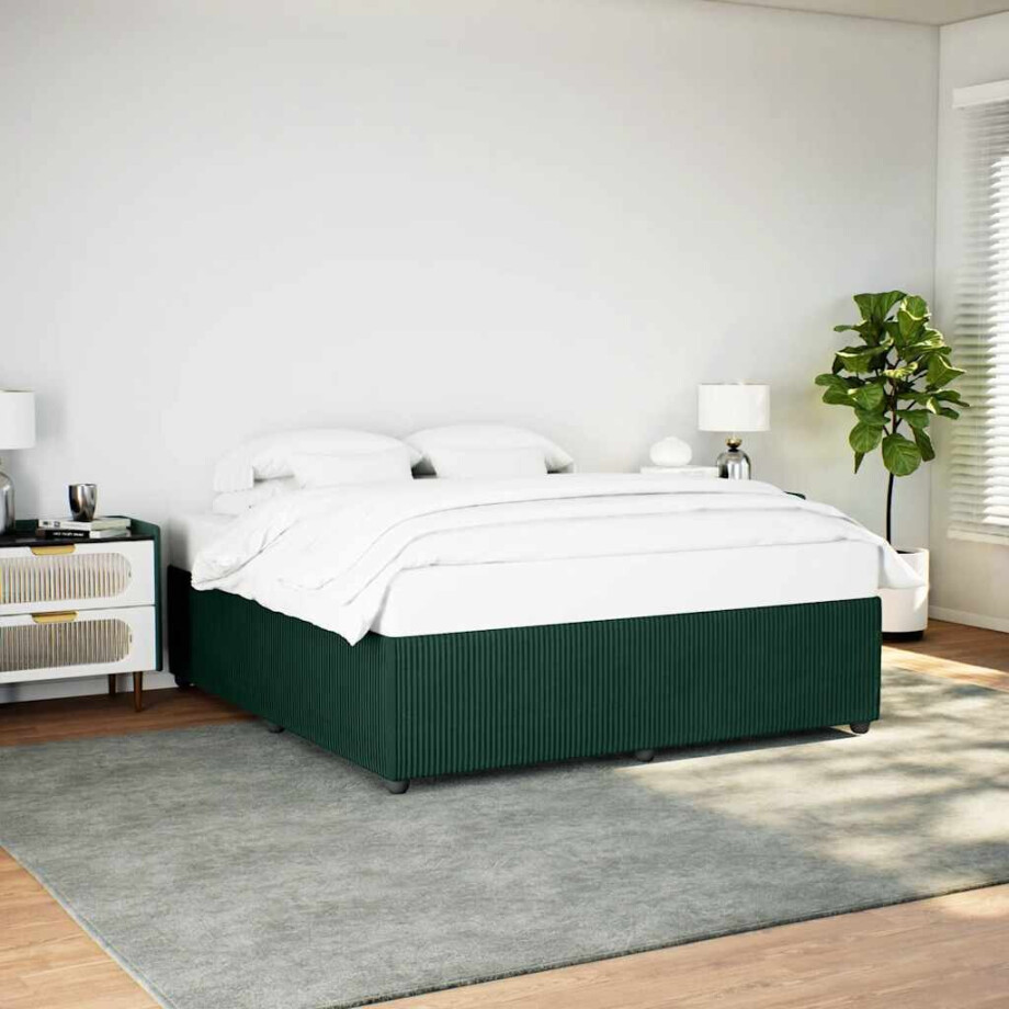 vidaXL Bedframe zonder matras 180x200 cm fluweel donkergroen vidaXL Bedframe zonder matras 180x200 cm fluweel donkergroen afbeelding 1