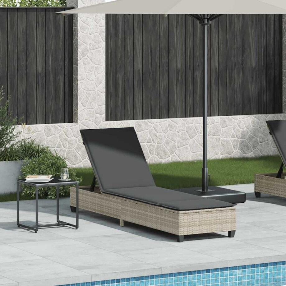 vidaXL Ligstoel met kussens lichtgrijs 55x200x25,5cm polyrotan afbeelding 1