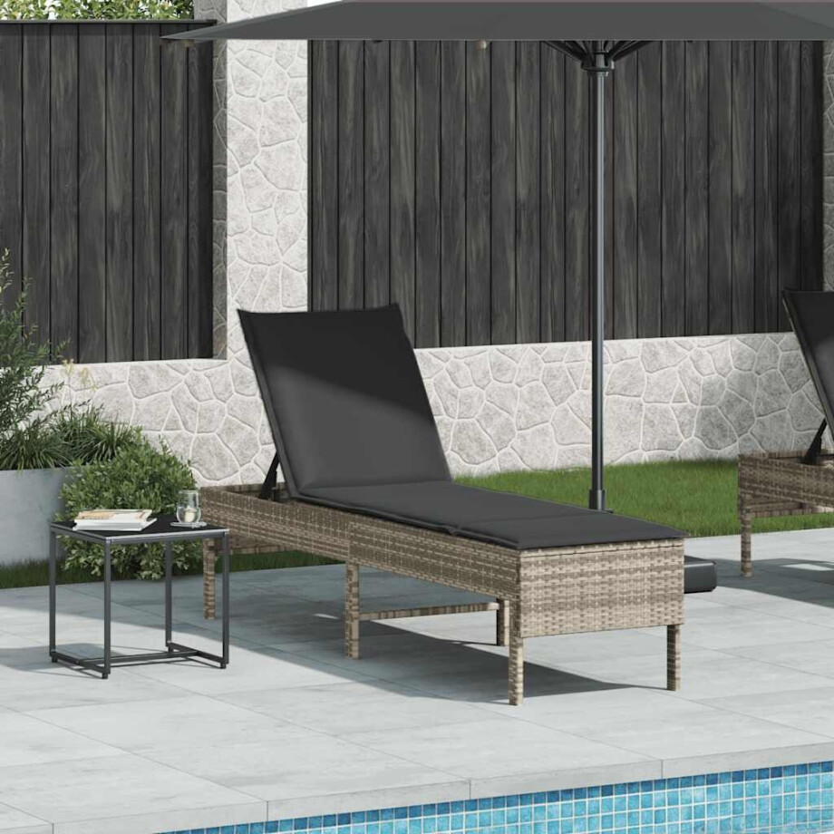 vidaXL Ligstoel met kussen lichtgrijs 55x200x44cm polyrotan afbeelding 1