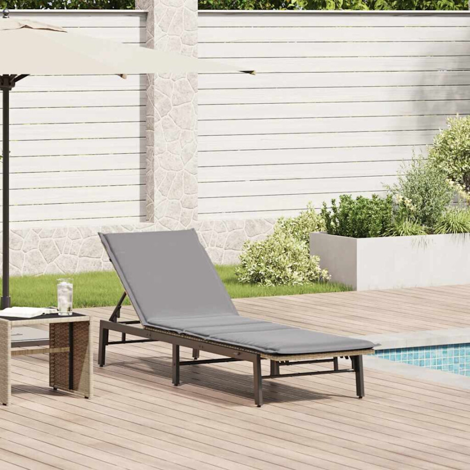 vidaXL Ligstoel met kussen beige polyrotan vidaXL Ligstoel met kussen beige polyrotan afbeelding 1