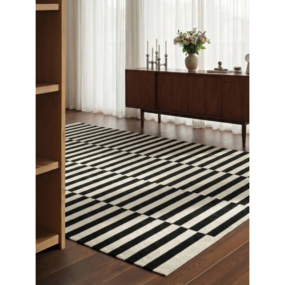 Flycarpets Wollen Vloerkleed Vika - Zwart / Wit - Laagpolig Tapijt - 120x180 cm Flycarpets Wollen Vloerkleed Vika - Zwart / Wit - Laagpolig Tapijt - 120x180 cm afbeelding 1