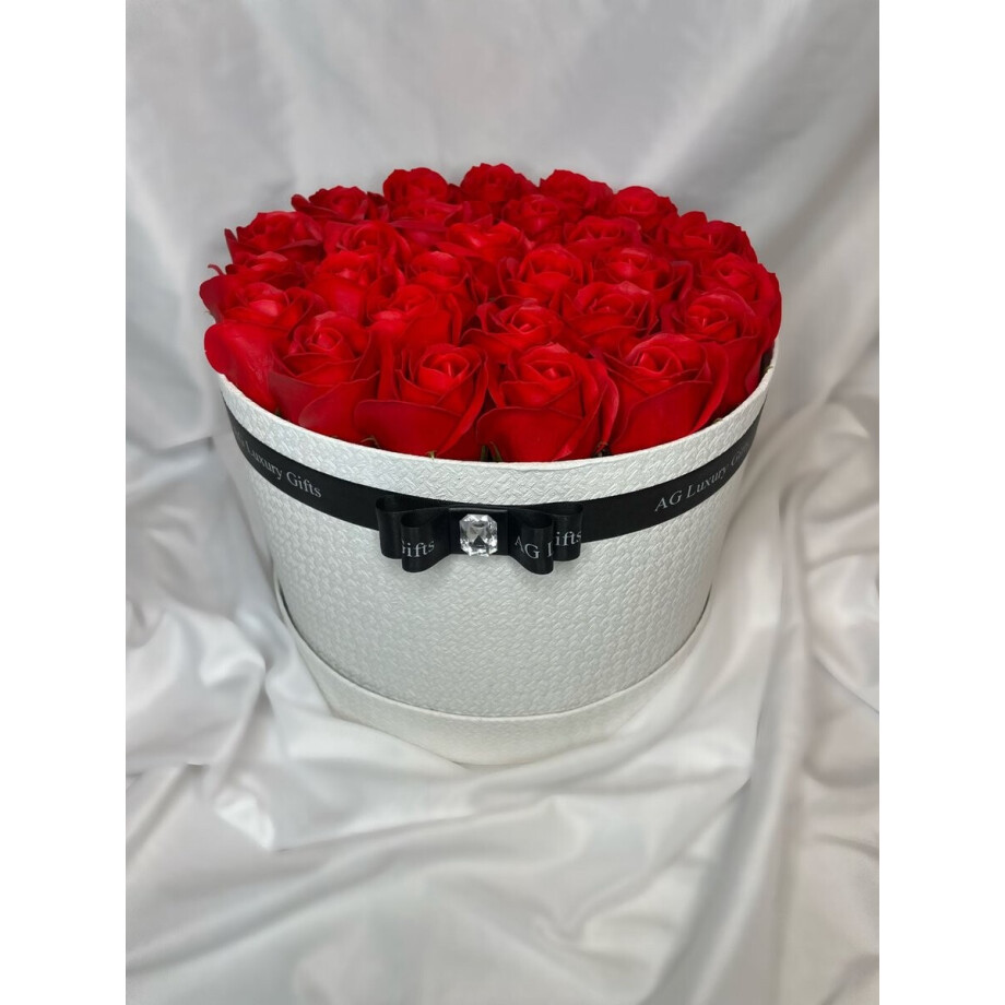 AG Luxurygifts rozen box - flower box - cadeau - moederdag - Valentijnsdag - luxe - soap roses - wit - rood afbeelding 1
