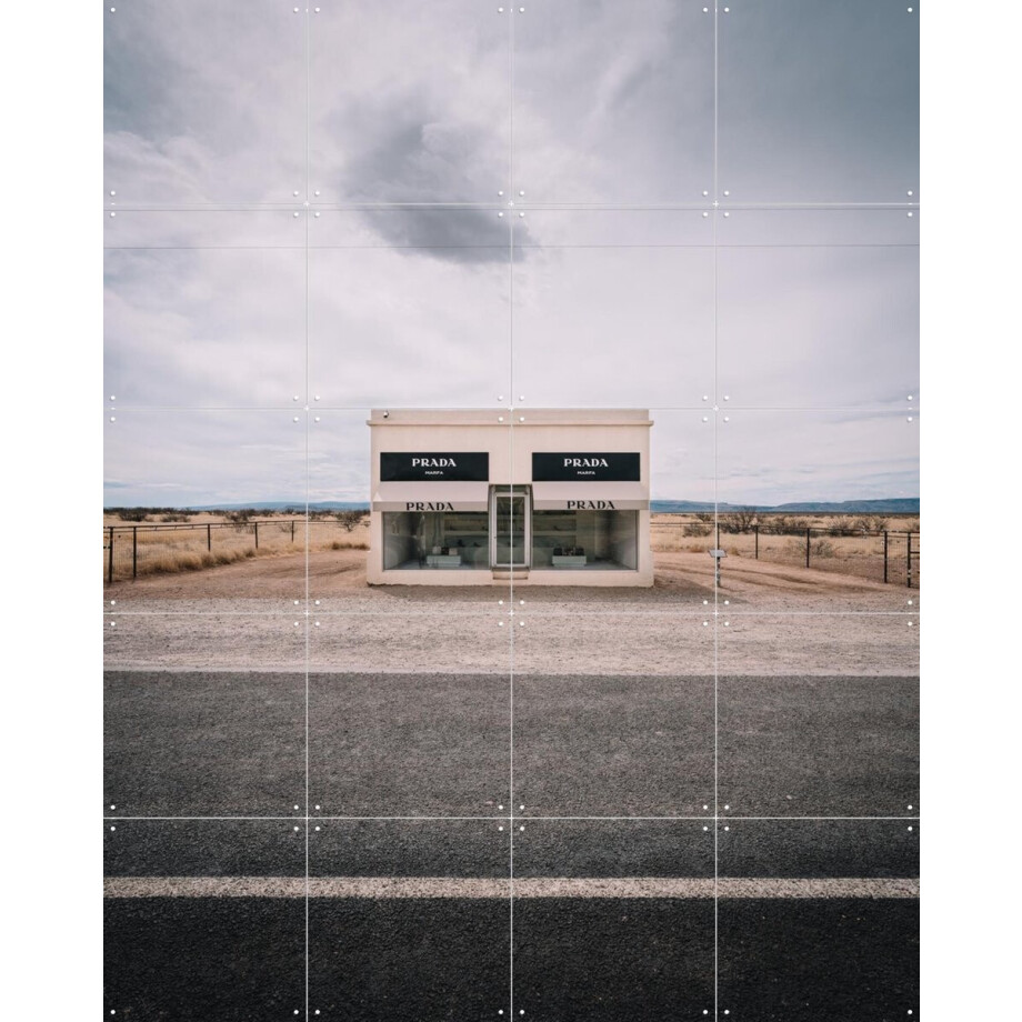 IXXI Prada Marfa, Tristan Zhou - 80 x 100 cm - Gratis ophangtool - Grote wanddecoratie en posters - Fotografie, Minimalistisch, Mancave, Gang afbeelding 1