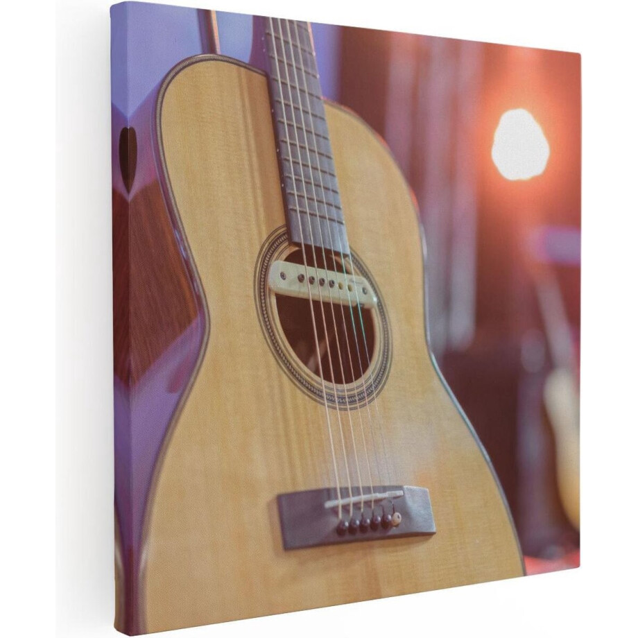 Artaza Canvas Schilderij Gitaar bij het Podium - 70x70 - Foto Op Canvas - Canvas Print afbeelding 1