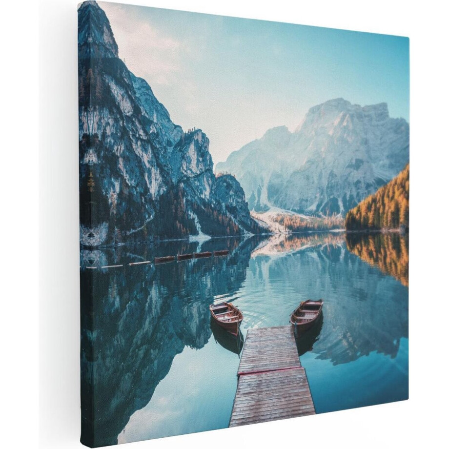 Artaza Canvas Schilderij Twee Bootjes Op Het Meer In De Bergen - 50x50 - Foto Op Canvas - Canvas Print afbeelding 1