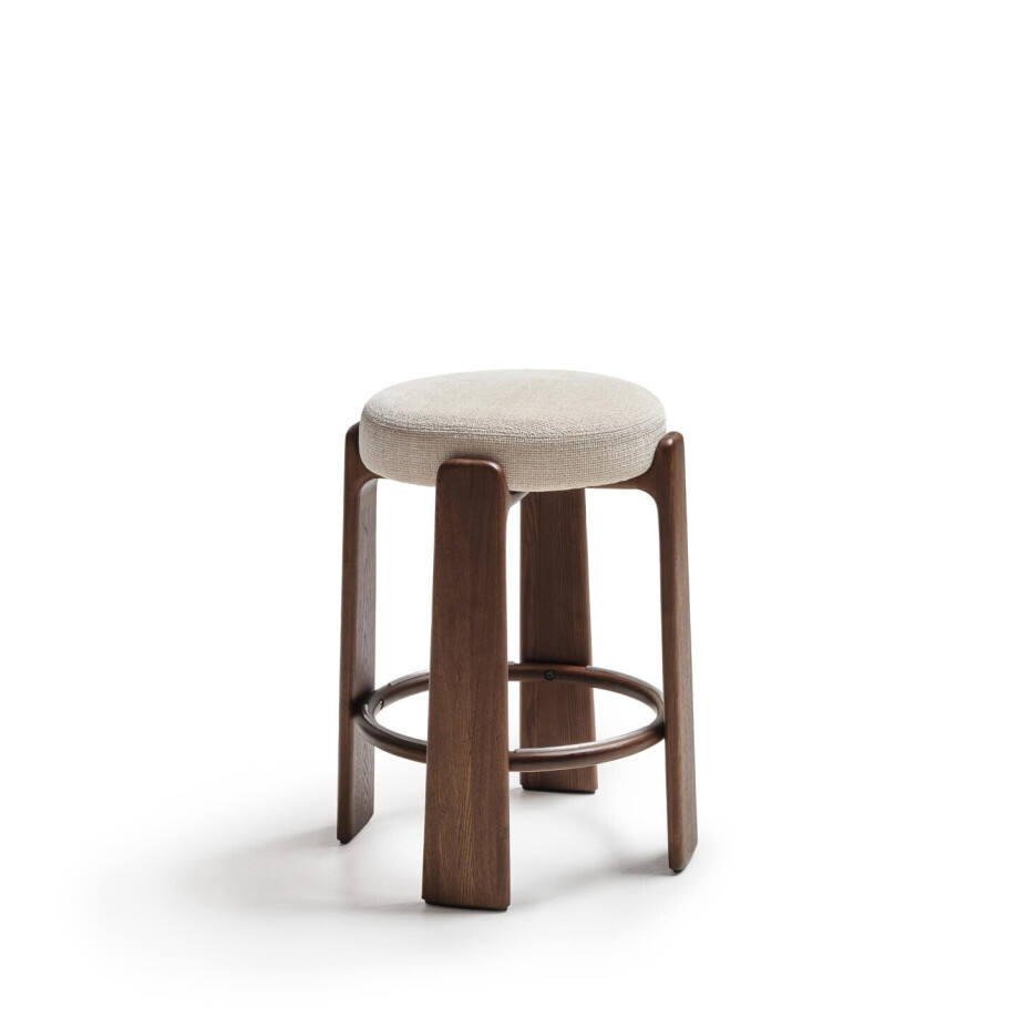 Kave Home Kruk 'Granite' Chenille en noten essenhout, kleur Beige (zithoogte 65cm) afbeelding 1