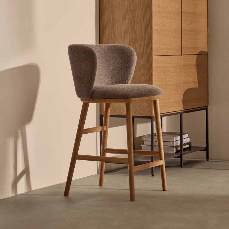 Kave Home Barkruk 'Ciselia' Chenille, kleur Bruin (zithoogte 65cm) afbeelding 1