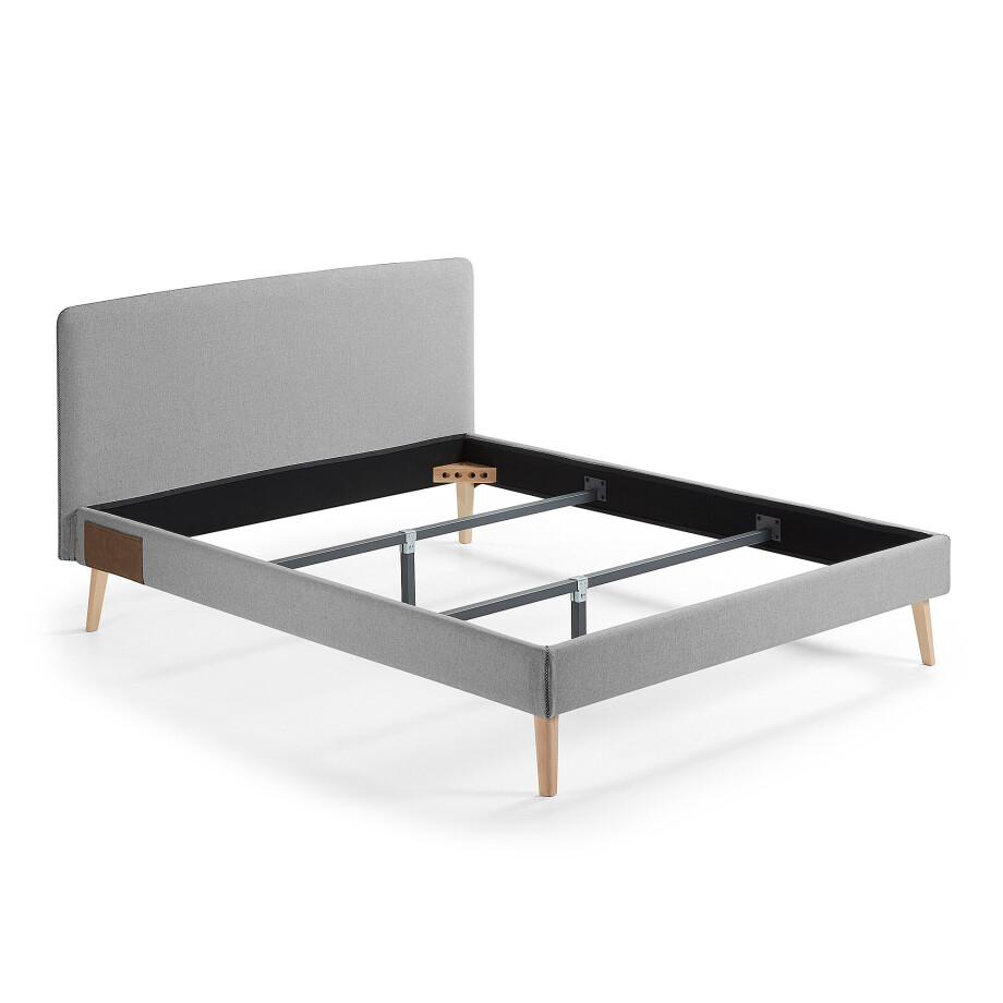 Kave Home Bed 'Dyla' 150 x 190cm, kleur Grijs Kave Home Bed 'Dyla' 150 x 190cm, kleur Grijs afbeelding 1
