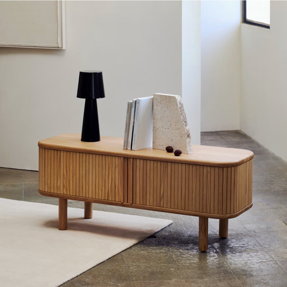 Kave Home TV-meubel 'Mailen' Essenhout, 120cm, kleur Naturel Kave Home TV-meubel 'Mailen' Essenhout, 120cm, kleur Naturel afbeelding