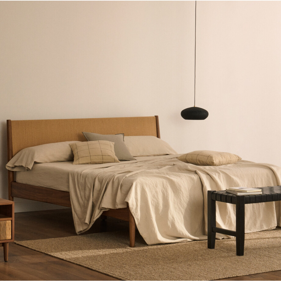 Kave Home Bed 'Elan' Notenhout, 160 x 200cm Kave Home Bed 'Elan' Notenhout, 160 x 200cm afbeelding