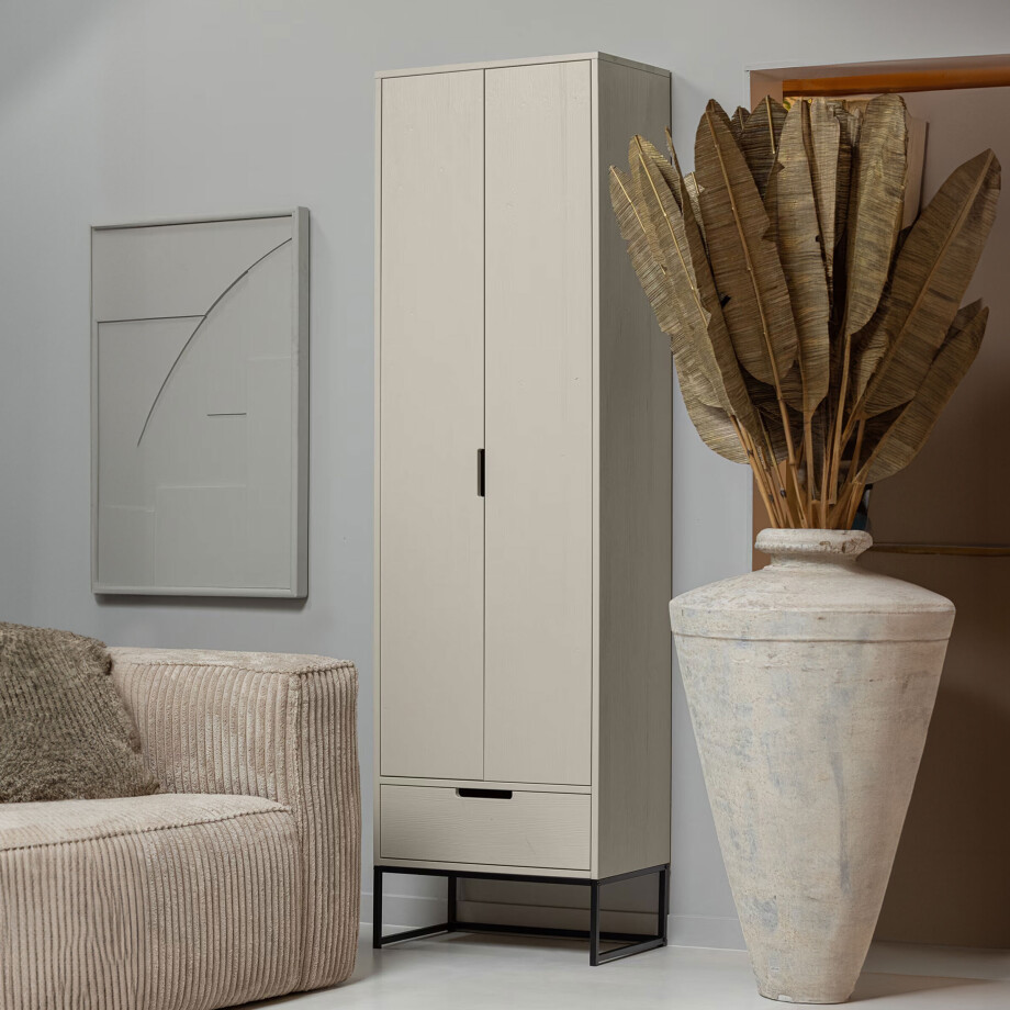 WOOOD Opbergkast 'Silas' Grenen, 210 x 60cm, kleur Dust WOOOD Opbergkast 'Silas' Grenen, 210 x 60cm, kleur Dust afbeelding 1