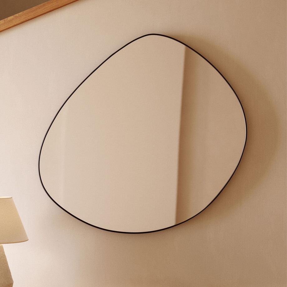 Kave Home Organische Spiegel 'Anera' 90 x 93cm, kleur Zwart Kave Home Organische Spiegel 'Anera' 90 x 93cm, kleur Zwart afbeelding 1