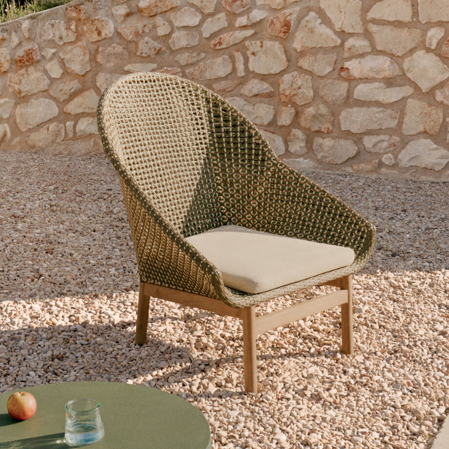 Kave Home Outdoor Fauteuil 'Olbia' Met hoge rug, Rattan en Teakhout Kave Home Outdoor Fauteuil 'Olbia' Met hoge rug, Rattan en Teakhout afbeelding 1