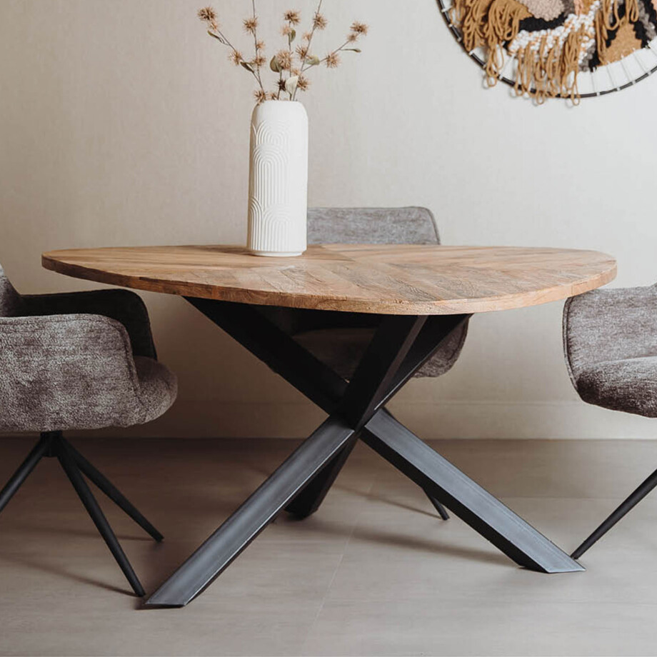 Tower Living Driehoekige Eettafel 'Trivero' Mangohout, 150 x 150cm, kleur Naturel Tower Living Driehoekige Eettafel 'Trivero' Mangohout, 150 x 150cm, kleur Naturel afbeelding 1