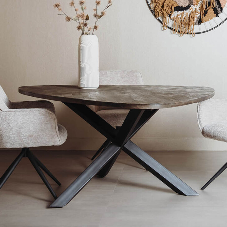 Tower Living Driehoekige Eettafel 'Trivero' Mangohout, 150 x 150cm, kleur Bruin Tower Living Driehoekige Eettafel 'Trivero' Mangohout, 150 x 150cm, kleur Bruin afbeelding 1