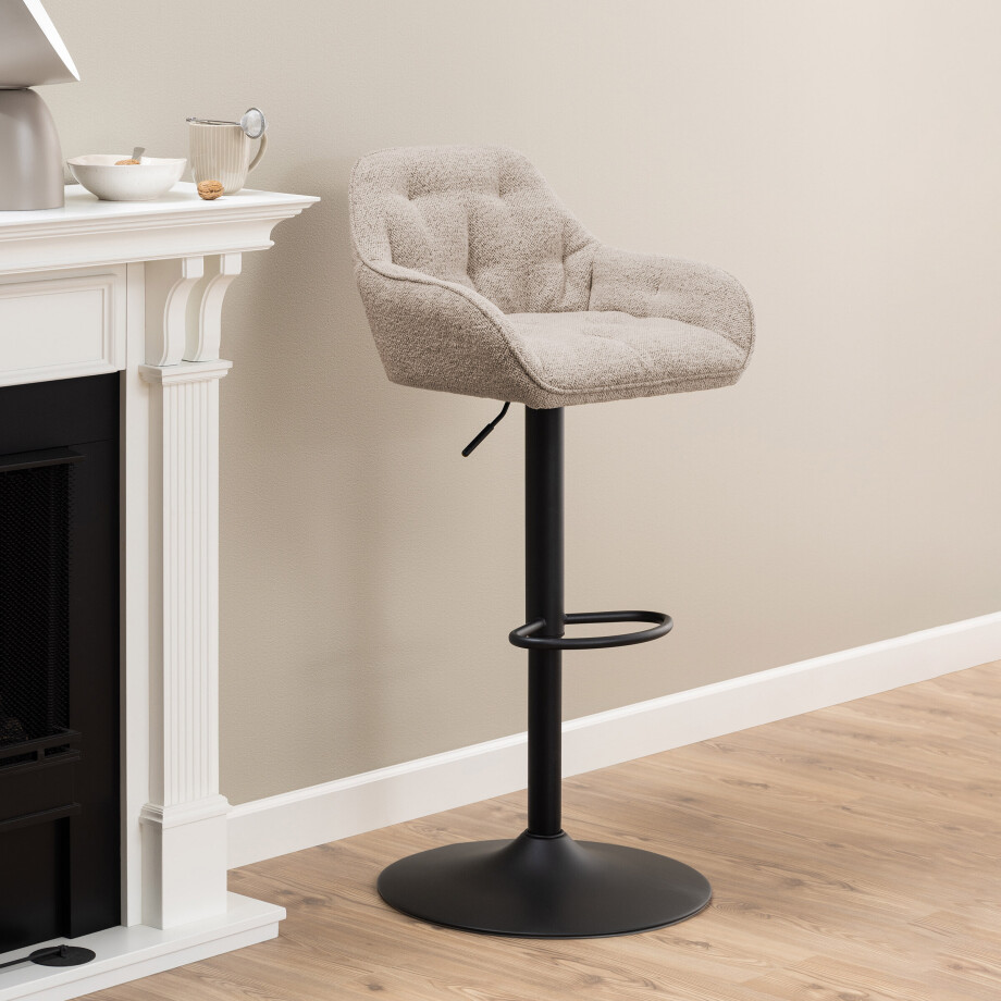 Bendt Draaibare Barkruk 'Loren' Bouclé, kleur Beige (zithoogte 63-84cm) Bendt Draaibare Barkruk 'Loren' Bouclé, kleur Beige (zithoogte 63-84cm) afbeelding 1