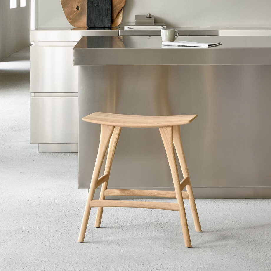 Ethnicraft Barkruk 'Osso' Geolied Eikenhout, kleur Naturel (zithoogte 65cm) afbeelding 1