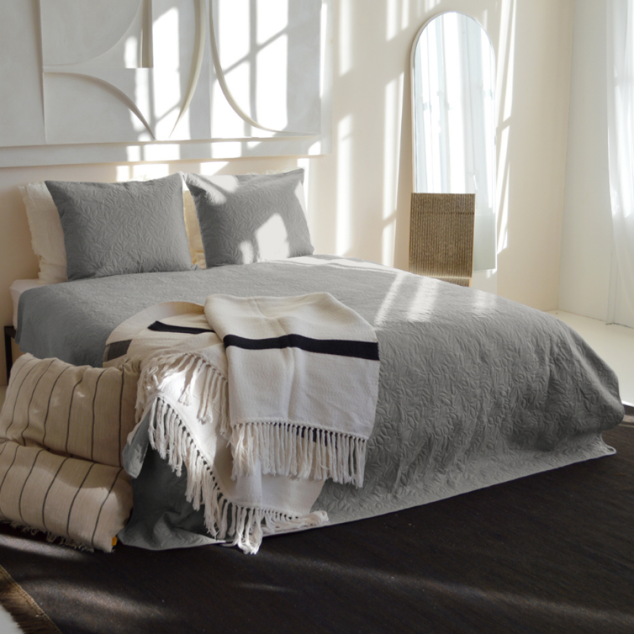 Bedsprei Flowers - Zilver - Xcm Van Zydante Home Microvezel - Dekbed-Discounter.nl Bedsprei Flowers - Zilver - Xcm Van Zydante Home Microvezel - Dekbed-Discounter.nl afbeelding 1