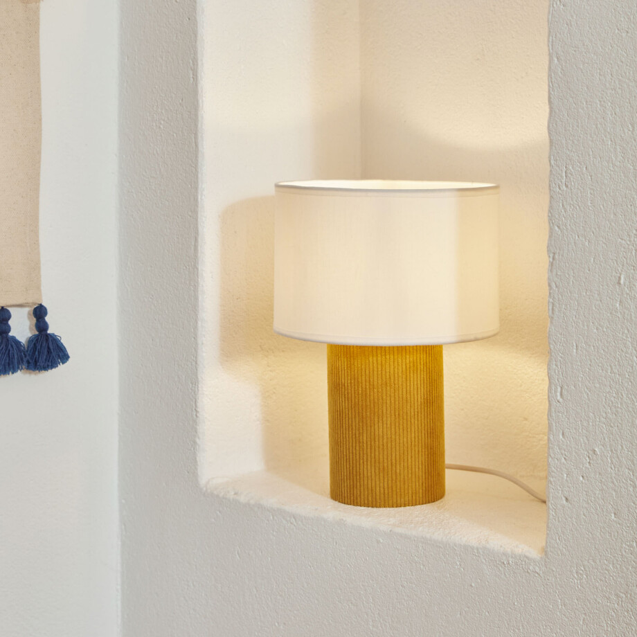 Kave Home Tafellamp 'Bianella' Corduroy, kleur Mosterdgeel afbeelding 1