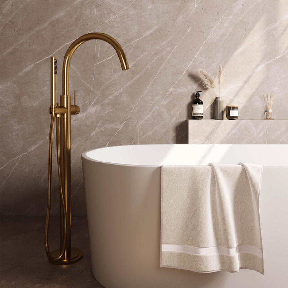 Brauer Gold Carving Staande Badkraan - handdouche staaf 1 stand - 2 carving knoppen - PVD - geborsteld goud 5-GG-262 Brauer Gold Carving Staande Badkraan - handdouche staaf 1 stand - 2 carving knoppen - PVD - geborsteld goud 5-GG-262 afbeelding 1