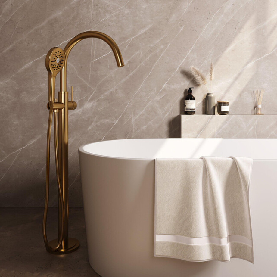 BRAUER Stripe Vrijstaande Badmengkraan - SET 02 - 3-standen handdouche - doucheslang - goud geborsteld PVD 5-GG-338 BRAUER Stripe Vrijstaande Badmengkraan - SET 02 - 3-standen handdouche - doucheslang - goud geborsteld PVD 5-GG-338 afbeelding 1