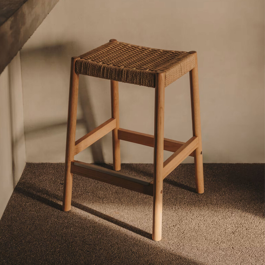 Kave Home Barkruk 'Yalia' Eikenhout, kleur Naturel (zithoogte 66cm) Kave Home Barkruk 'Yalia' Eikenhout, kleur Naturel (zithoogte 66cm) afbeelding 1