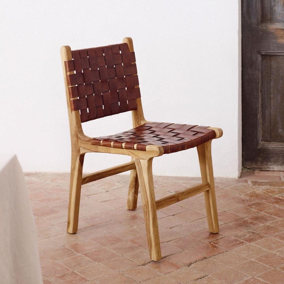 Kave Home Eetkamerstoel 'Calixta' Teakhout en leer, kleur Bruin afbeelding 1