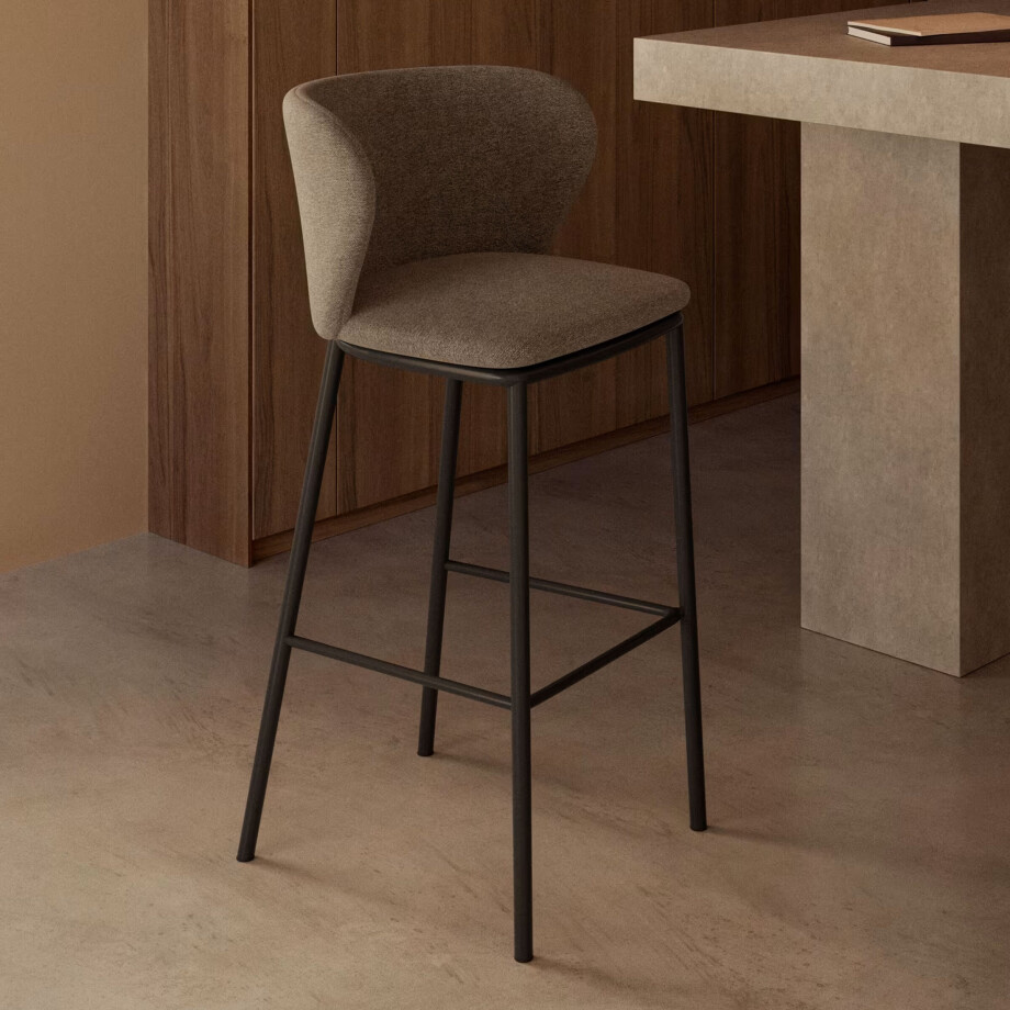 Kave Home Barkruk 'Ciselia' Chenille, kleur Lichtbruin (zithoogte 75cm) Kave Home Barkruk 'Ciselia' Chenille, kleur Lichtbruin (zithoogte 75cm) afbeelding 1