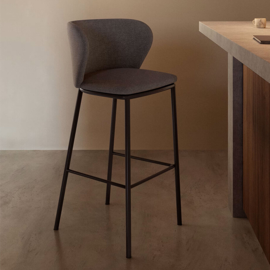 Kave Home Barkruk 'Ciselia' Chenille, kleur Donkergrijs (zithoogte 75cm) Kave Home Barkruk 'Ciselia' Chenille, kleur Donkergrijs (zithoogte 75cm) afbeelding 1