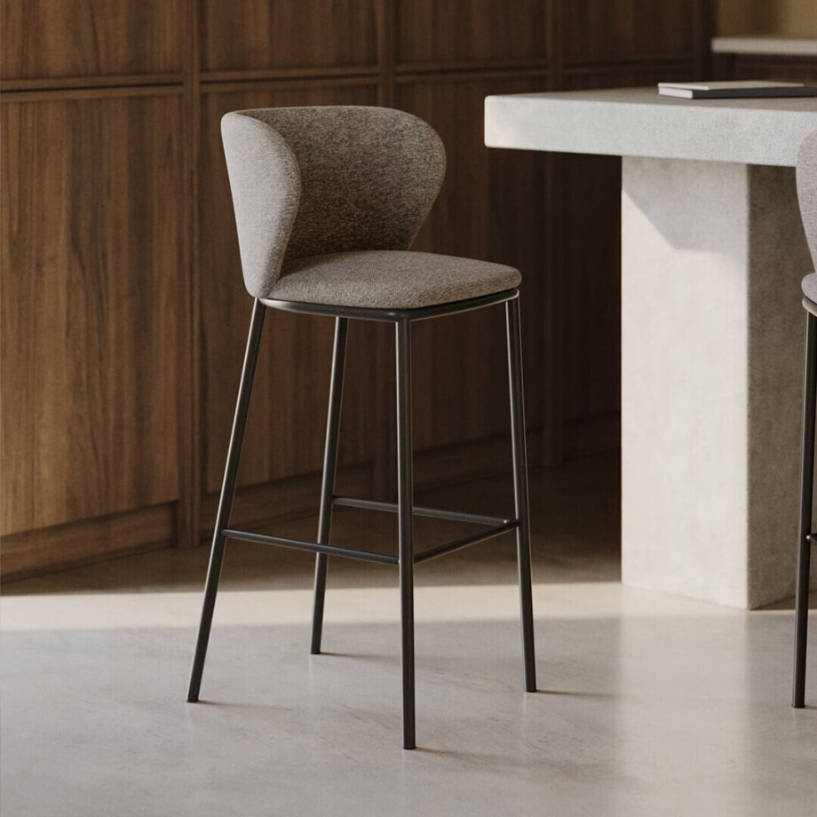 Kave Home Barstoel 'Ciselia' Chenille (zithoogte 65cm), kleur lichtbruin Kave Home Barstoel 'Ciselia' Chenille (zithoogte 65cm), kleur lichtbruin afbeelding 1