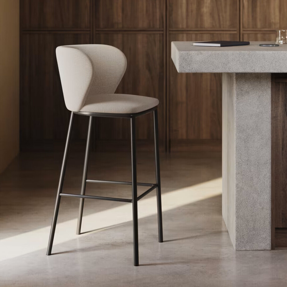 Kave Home Barstoel 'Ciselia' Chenille (zithoogte 65cm), kleur beige Kave Home Barstoel 'Ciselia' Chenille (zithoogte 65cm), kleur beige afbeelding 1