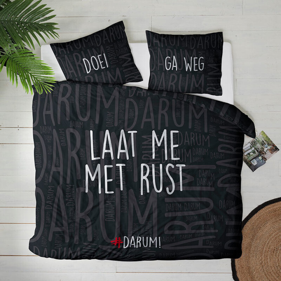 Dekbedovertrek #DARUM! - Laat Me Met Rust - Tweepersoons (200x200 Cm) - Zwart Microvezel - Tekst - #DARUM! - Dekbed-Discounter.nl Dekbedovertrek #DARUM! - Laat Me Met Rust - Tweepersoons (200x200 Cm) - Zwart Microvezel - Tekst - #DARUM! - Dekbed-Discounter.nl afbeelding