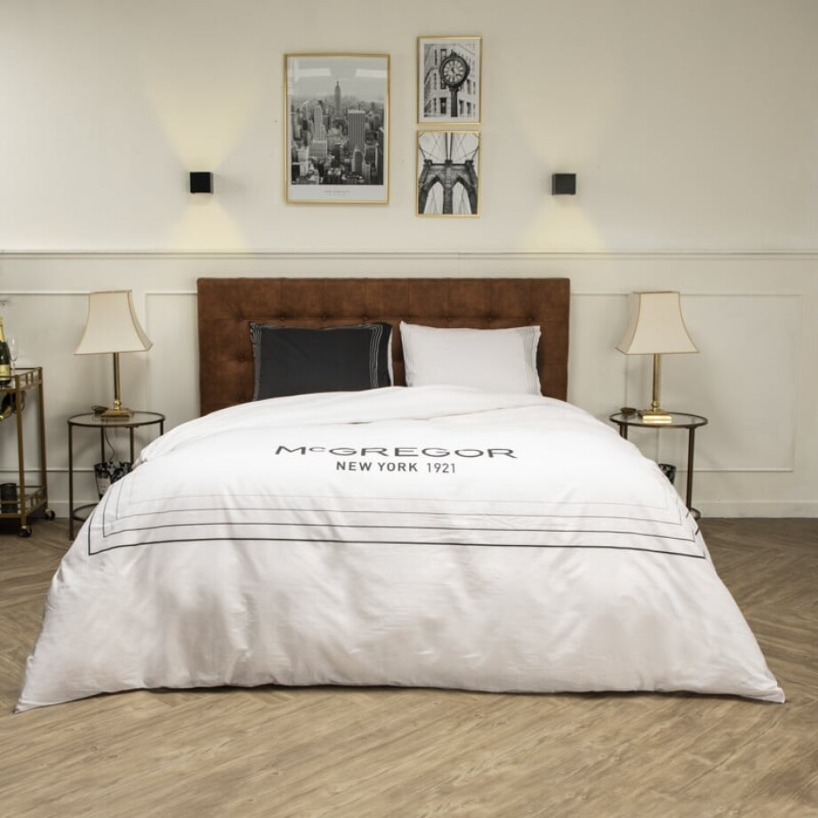 Dekbedovertrek McGregor - Katoen - Harlem - Wit - Eenpersoons (140x200 Cm) - Wit Katoen - Strepen & Hotel Luxe - McGregor - Dekbed-Discounter.nl Dekbedovertrek McGregor - Katoen - Harlem - Wit - Eenpersoons (140x200 Cm) - Wit Katoen - Strepen & Hotel Luxe - McGregor - Dekbed-Discounter.nl afbeelding 1