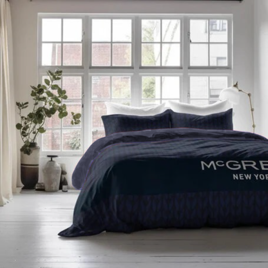 Dekbedovertrek McGregor - Midtown - Blauw - Lits-Jumeaux (240x220 Cm) - Blauw Microvezel - Tekst & Hotel Luxe & Strepen - McGregor - Dekbed-Discounter.nl Dekbedovertrek McGregor - Midtown - Blauw - Lits-Jumeaux (240x220 Cm) - Blauw Microvezel - Tekst & Hotel Luxe & Strepen - McGregor - Dekbed-Discounter.nl afbeelding 1