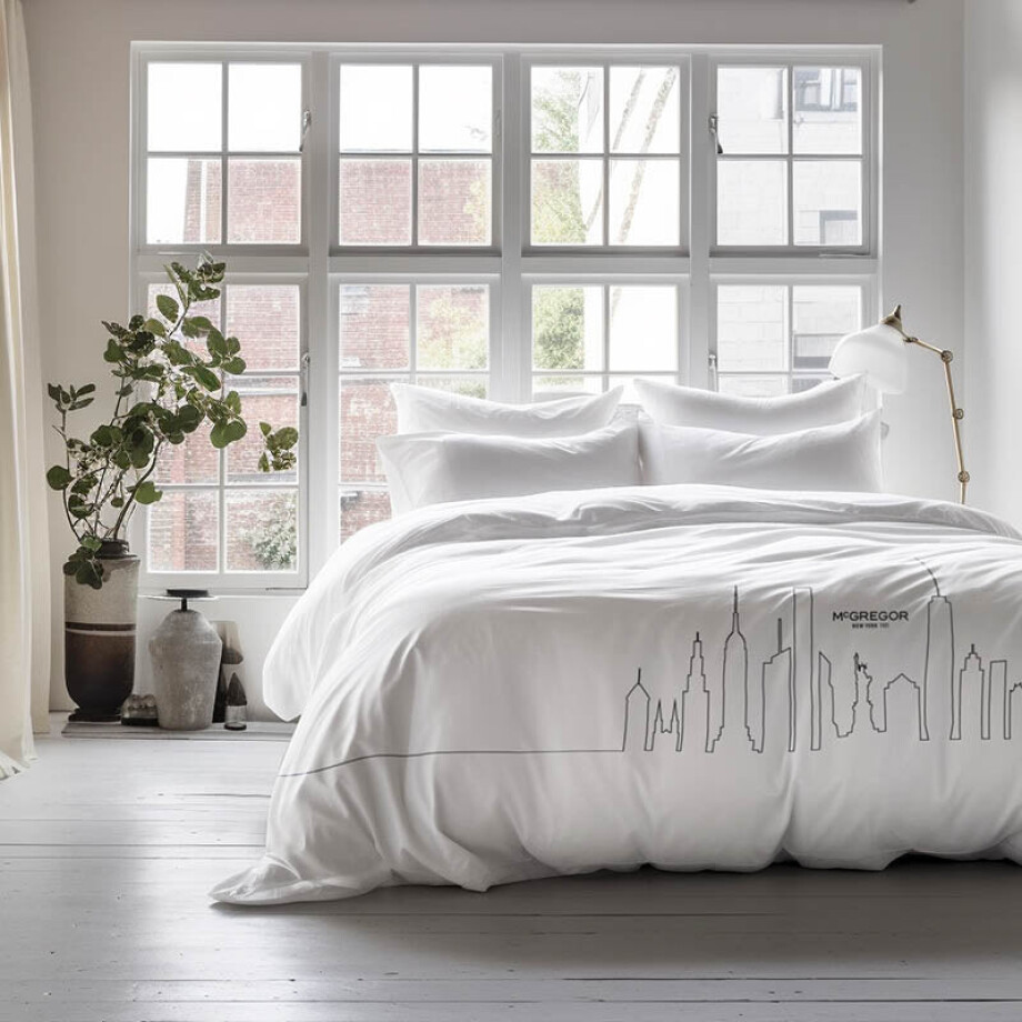 Dekbedovertrek McGregor - Skyline Wit - Eenpersoons (140x200 Cm) - Wit Katoen Microvezel - Effen & Hotel Luxe - McGregor - Dekbed-Discounter.nl afbeelding 1