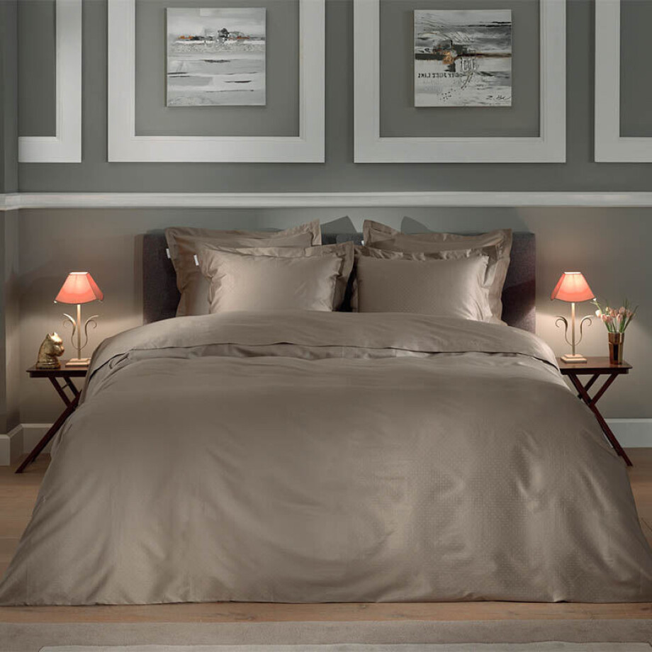 Dekbedovertrek Punto Katoen-Satijn - Taupe - Lits-Jumeaux (240x220 Cm) - Taupe Katoen-satijn - Stippen - Heckett Lane - Dekbed-Discounter.nl afbeelding 1
